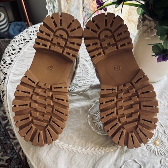 NWOT Suede look ankle boots - Picture 4 of 6